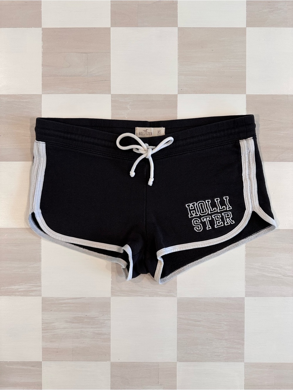 hollister y2k black white dolphin hem micro shorts